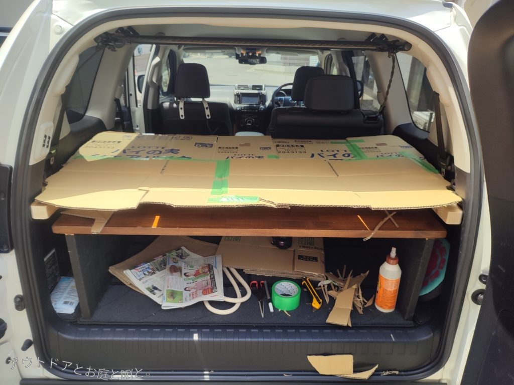DIY】プラドの荷室を2段に！脚無しの棚にすることで収納力大幅アップ 